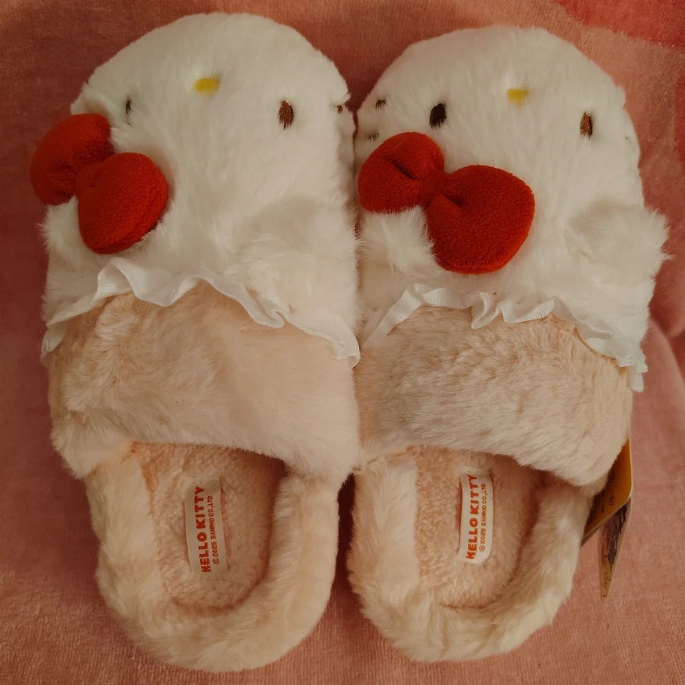 EXCLUSIVE NEW RELEASE- Hello Kitty Officially Licensed Slippers - US Size 8-9 - Picture 4 of 9